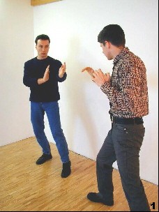 Wing Tsun Exercise 3, Fig. 1 - The intentions of the opponent are still unclear