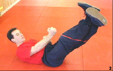 Wing Tsun Exercise 80, Fig. 2 - He applies the scissors stretch